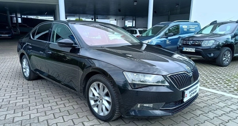 Skoda Superb cena 99900 przebieg: 121100, rok produkcji 2019 z Szczecin małe 596